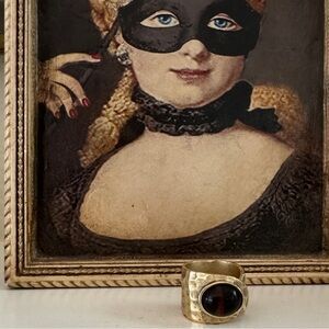 Elegant Gold-Tone Hammered Ring‎ with Amber Glass Stone, Size 7 1/2